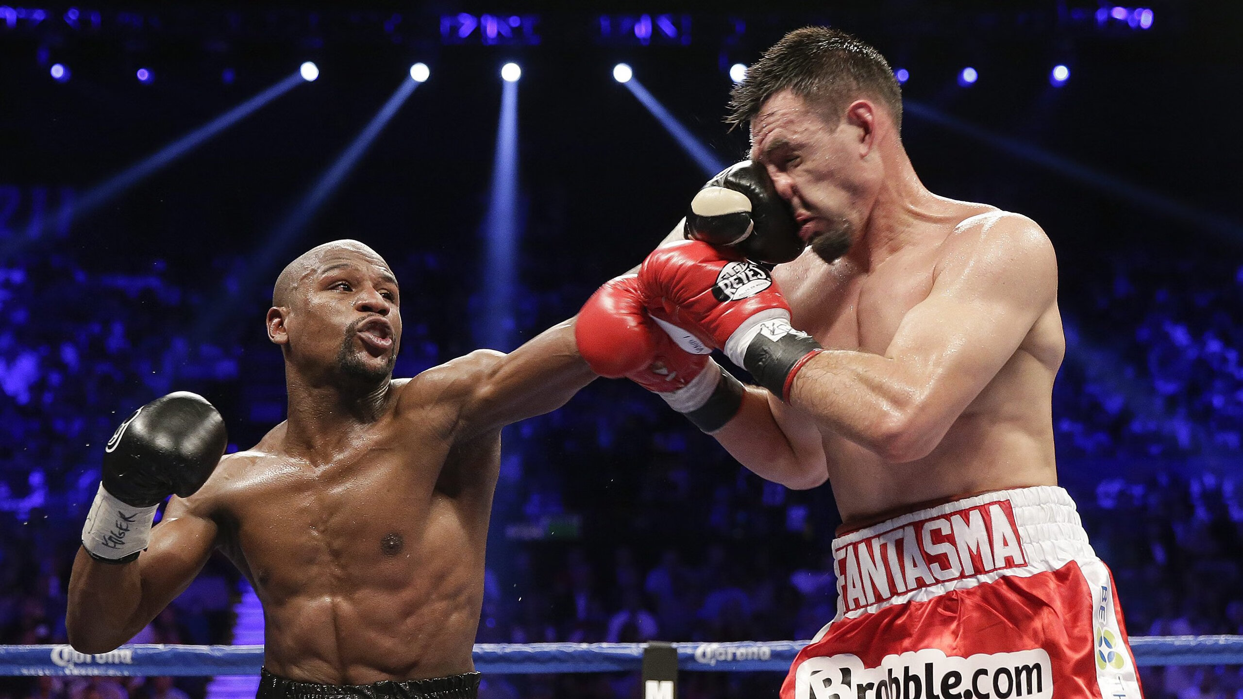 跳水高台项目波兰完成高难动作，高台跳水极限